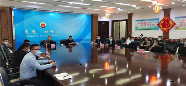 山東科技大學(xué)實(shí)用礦山壓力研究中心主任石永奎教授、郝建博士應(yīng)邀赴龍煤雙鴨山礦業(yè)集團(tuán)進(jìn)行技術(shù)交流